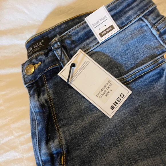 Judy Blue Dark Wash Released Hem Denim Shorts - Picture 4 of 4